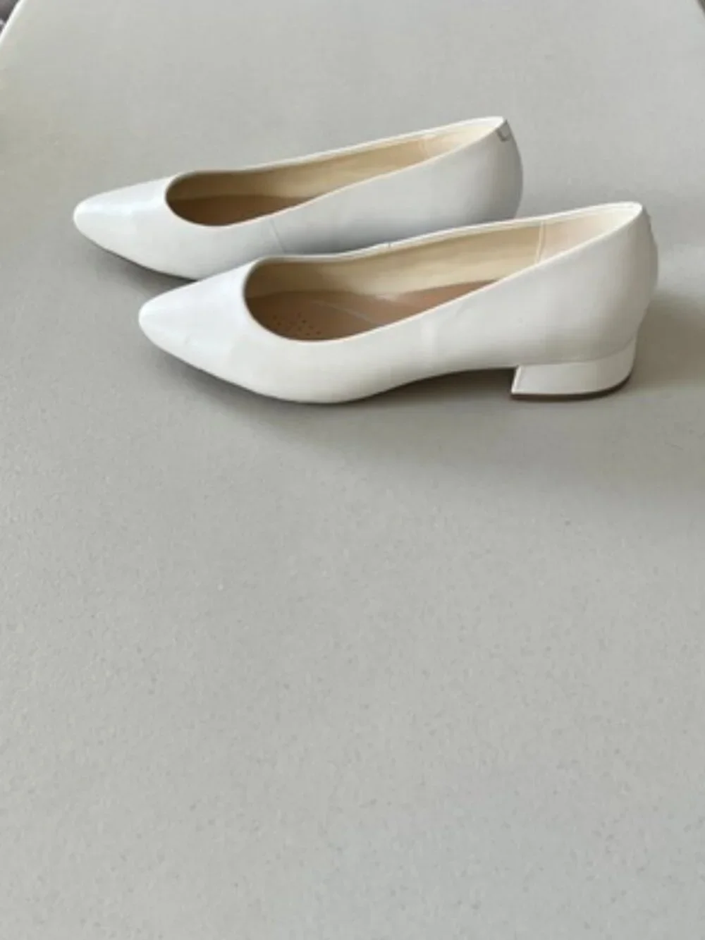 Easy Spirit White Leather Flats 8.5 Wide